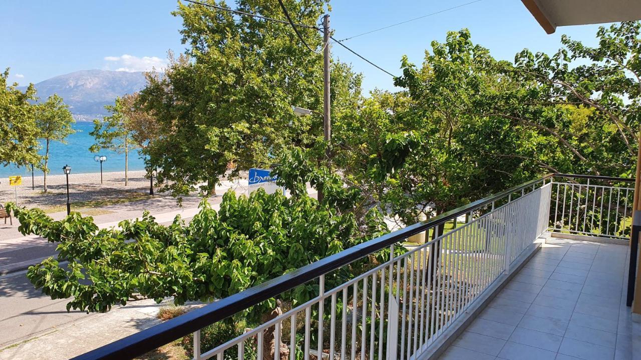 Nafpaktos Beach House Sea View Apartment First Floor מראה חיצוני תמונה