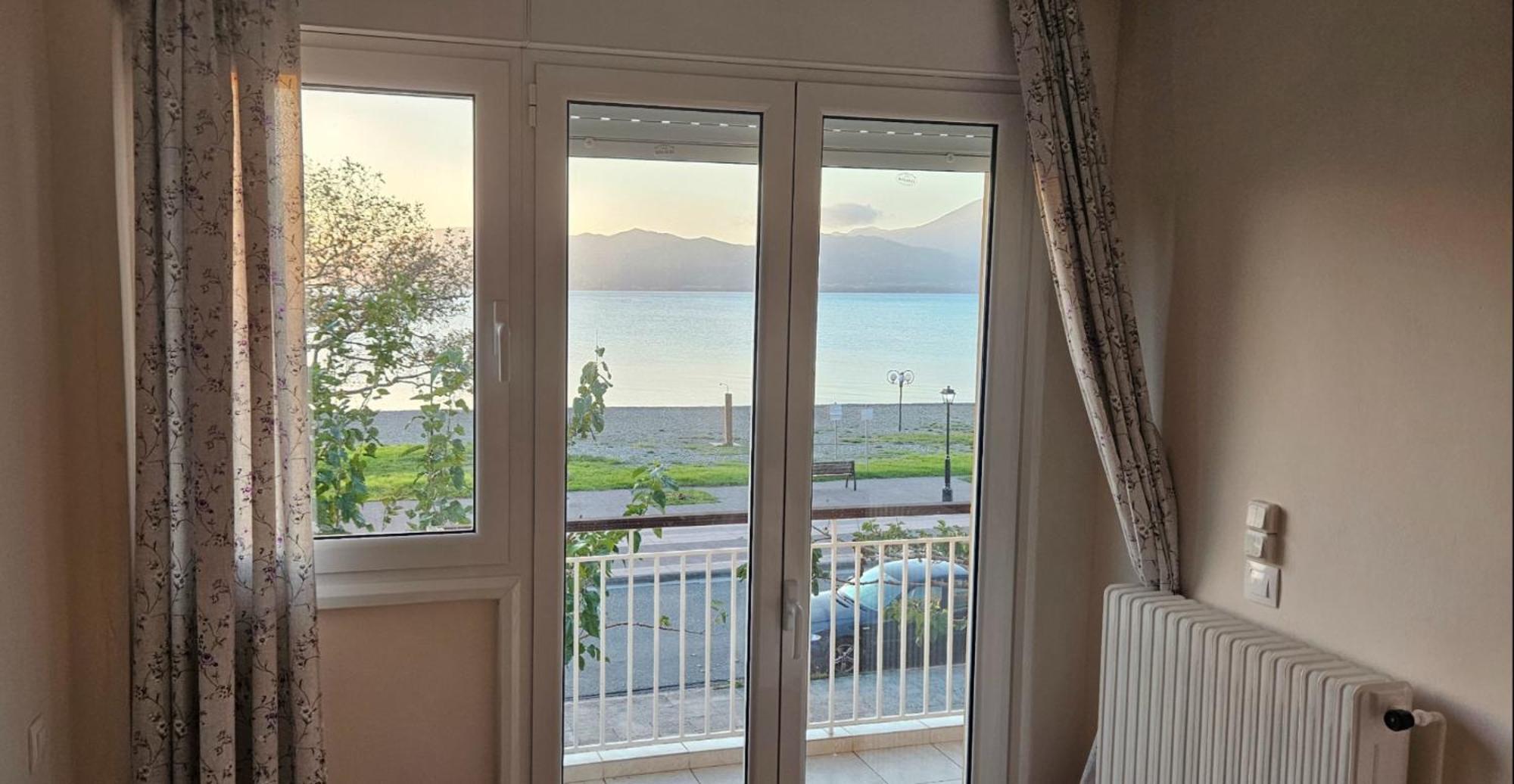 Nafpaktos Beach House Sea View Apartment First Floor מראה חיצוני תמונה