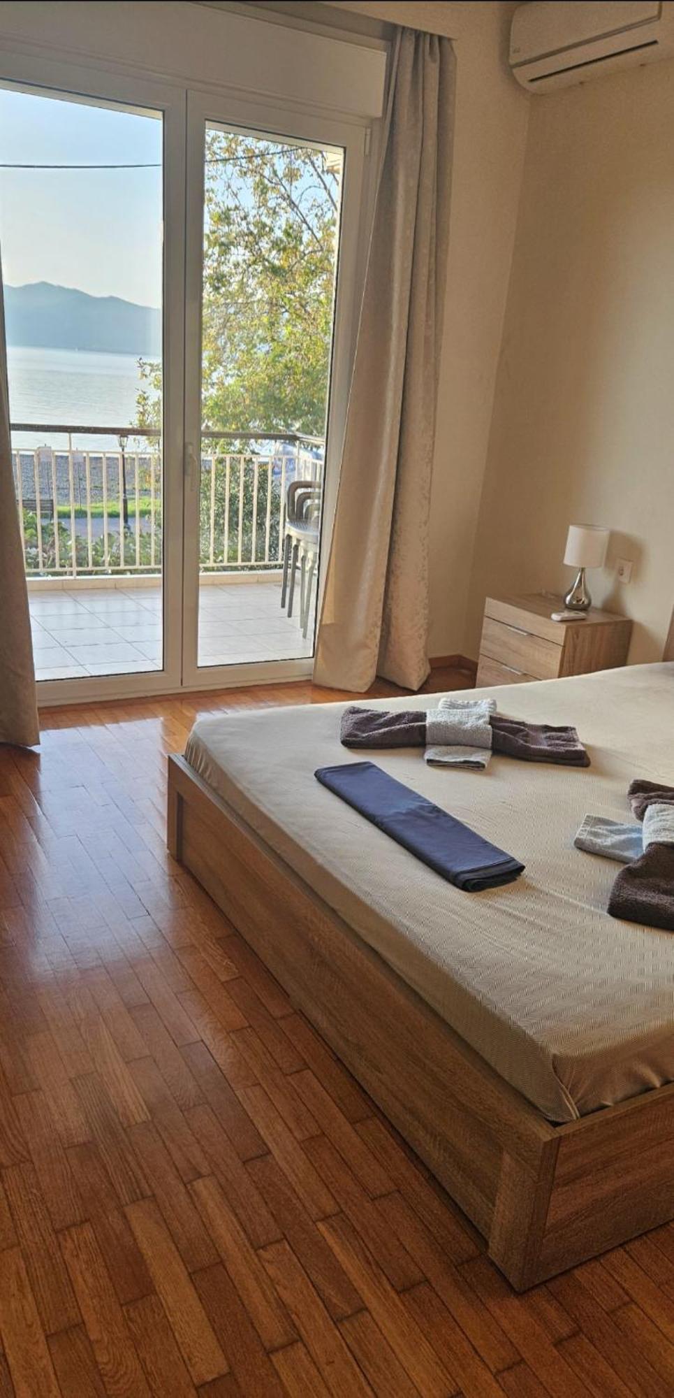 Nafpaktos Beach House Sea View Apartment First Floor מראה חיצוני תמונה