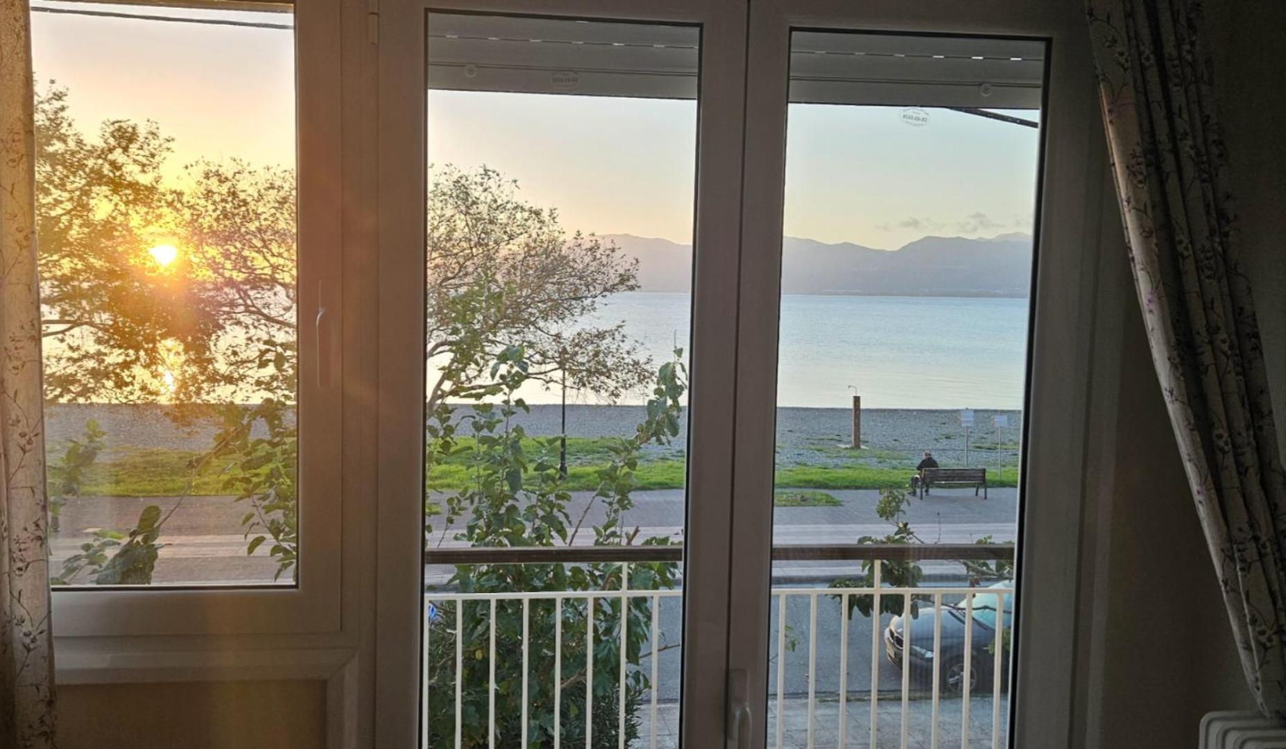 Nafpaktos Beach House Sea View Apartment First Floor מראה חיצוני תמונה