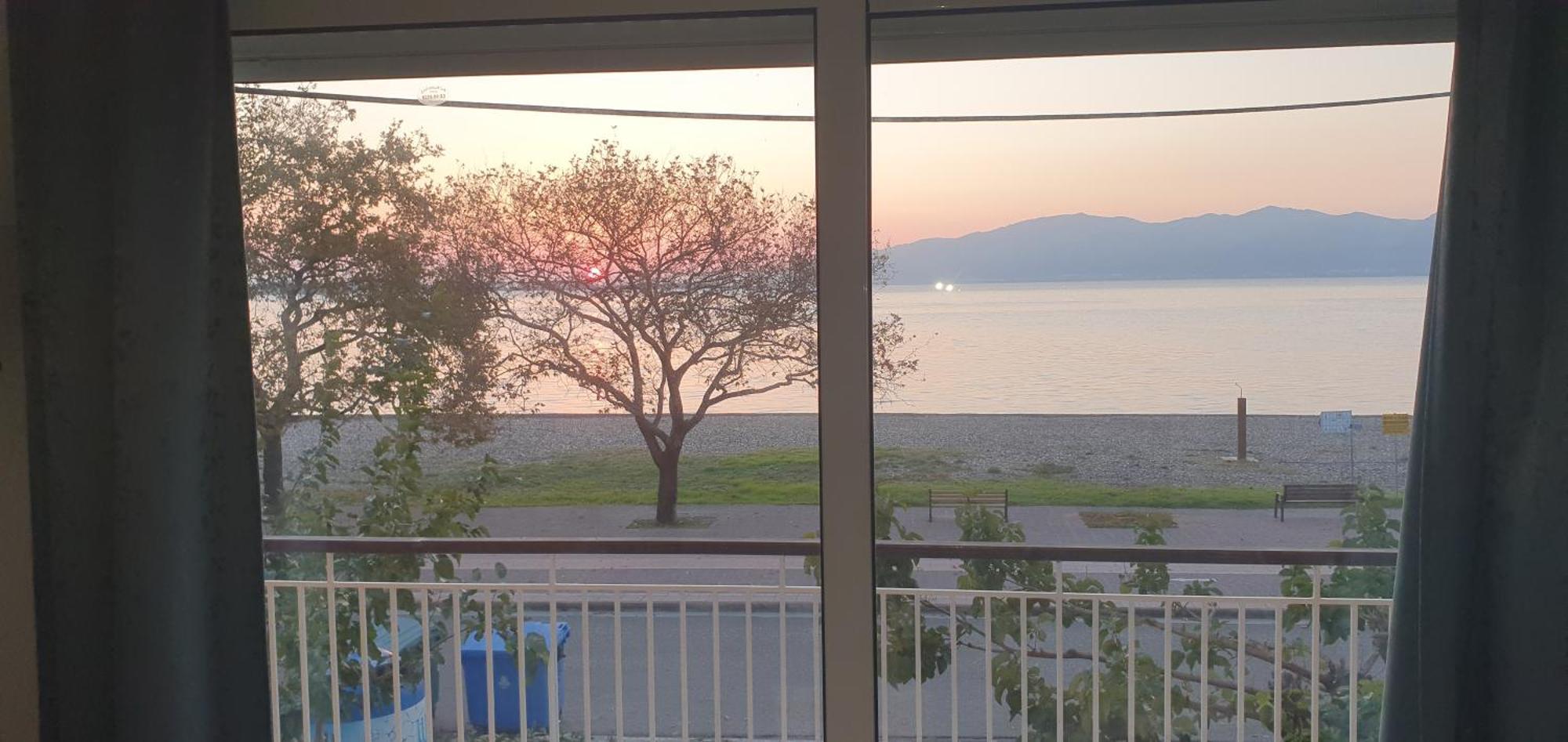 Nafpaktos Beach House Sea View Apartment First Floor מראה חיצוני תמונה
