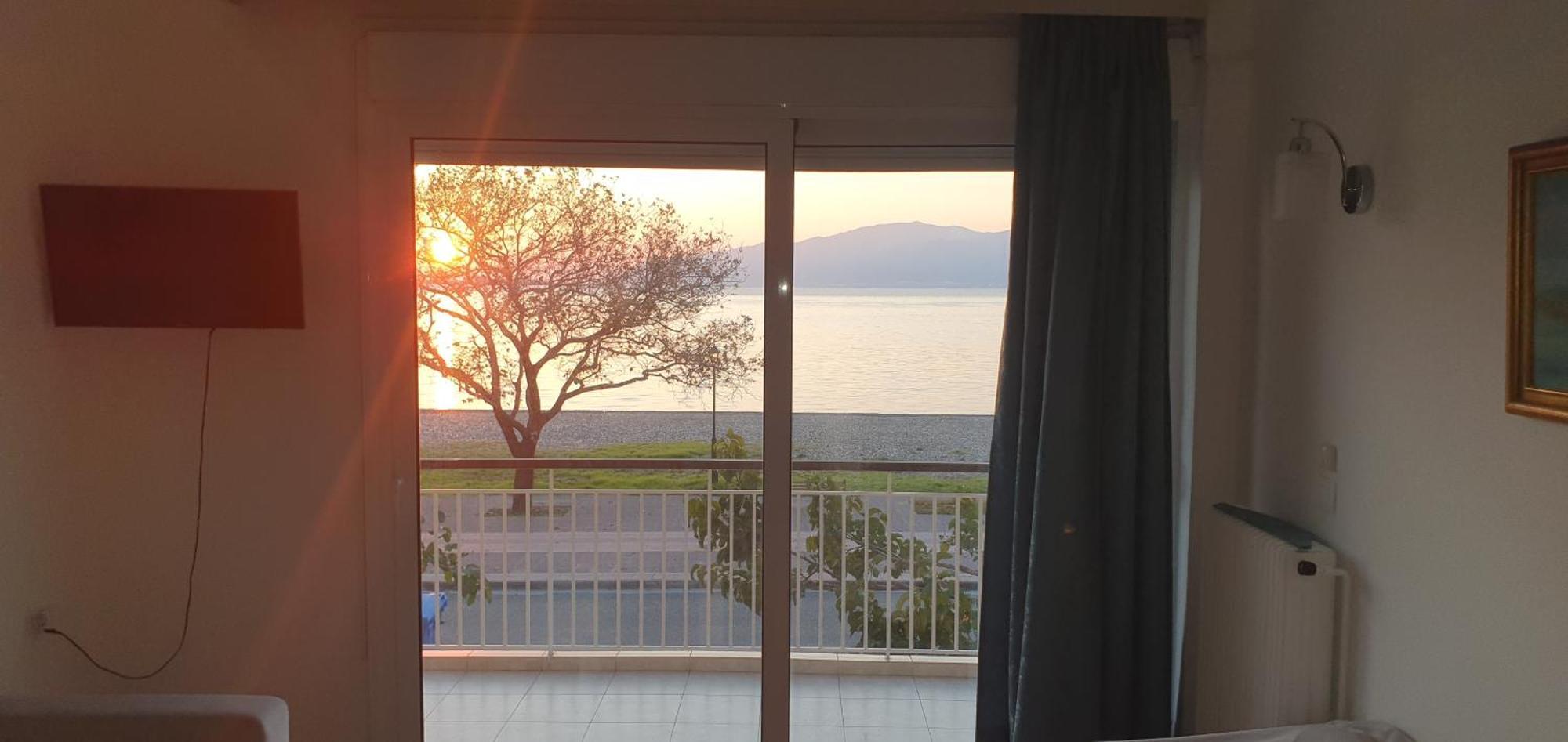 Nafpaktos Beach House Sea View Apartment First Floor מראה חיצוני תמונה