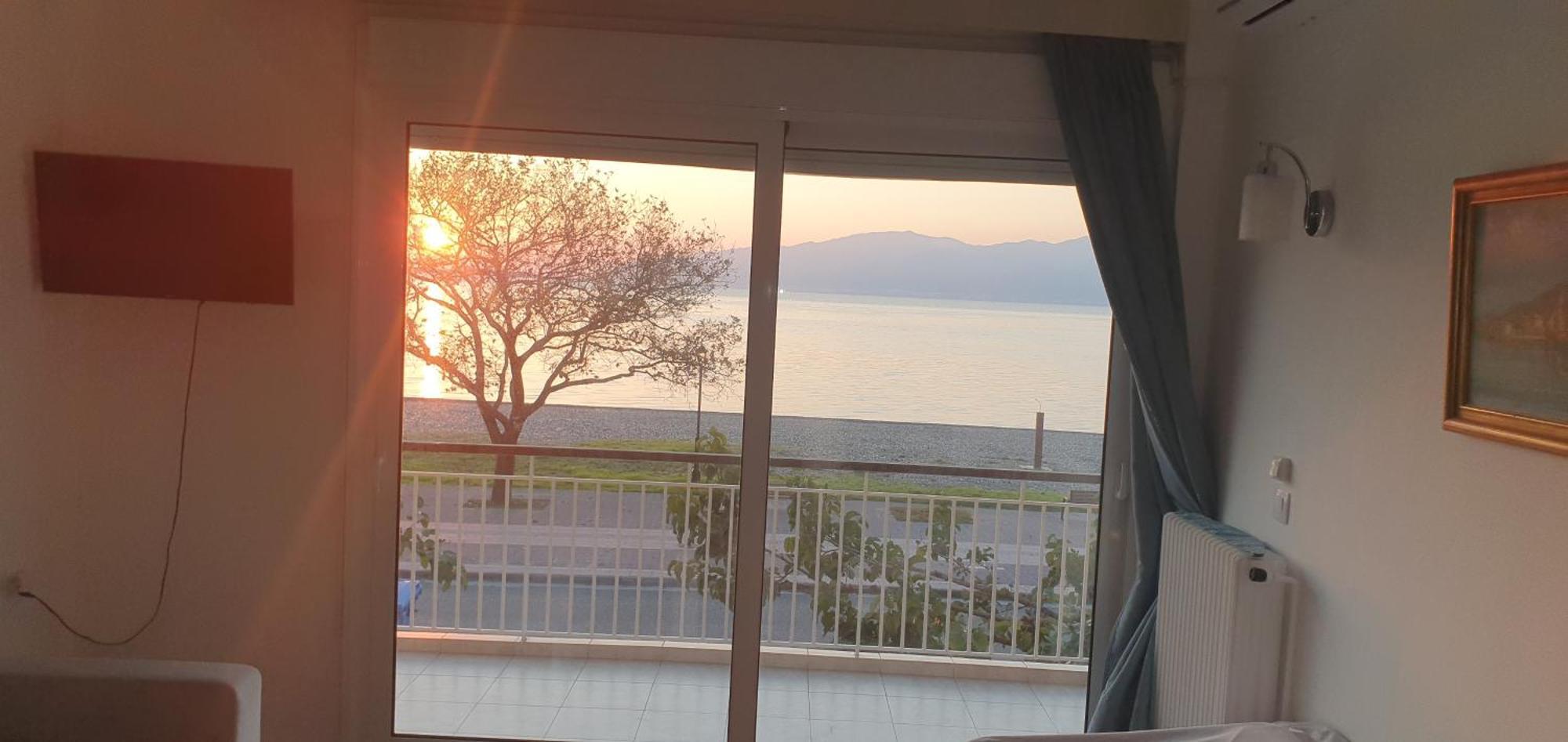 Nafpaktos Beach House Sea View Apartment First Floor מראה חיצוני תמונה