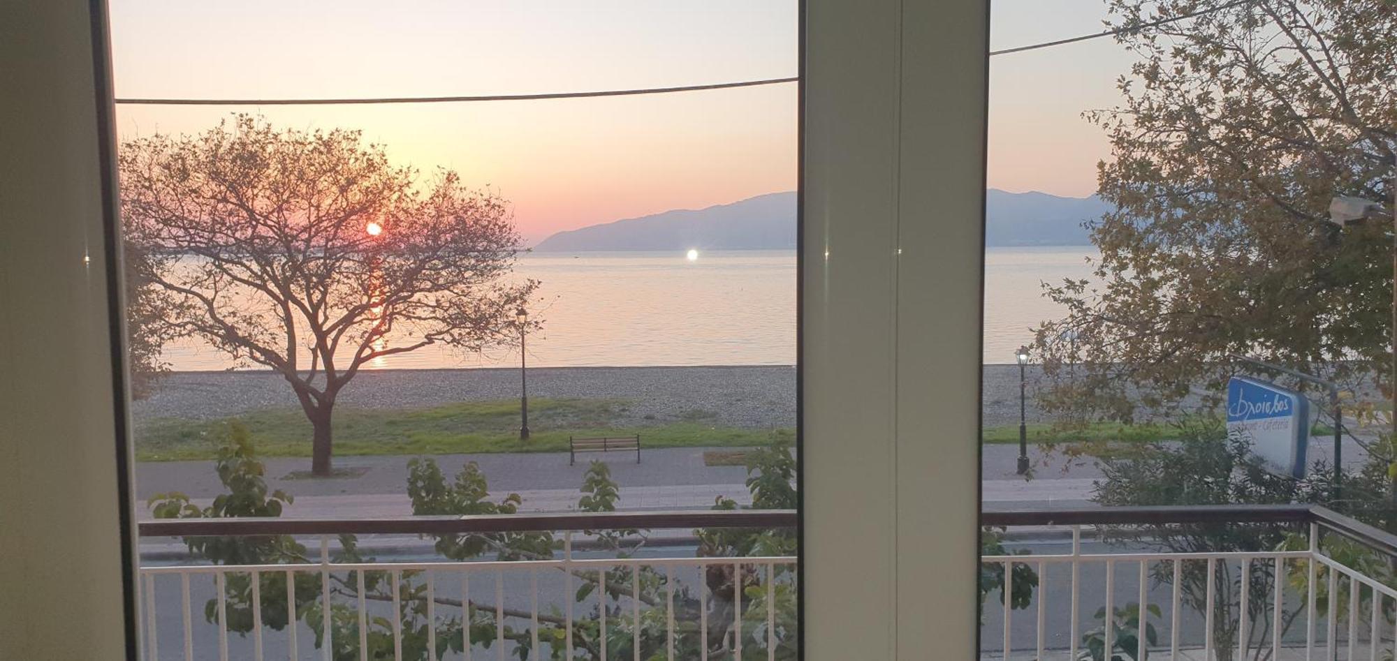 Nafpaktos Beach House Sea View Apartment First Floor מראה חיצוני תמונה