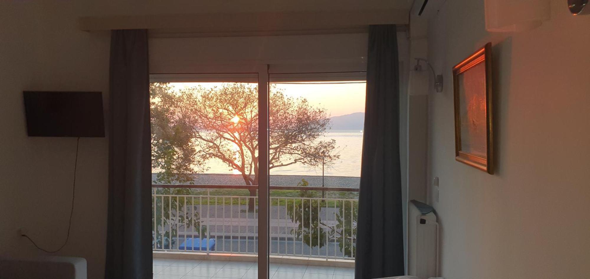 Nafpaktos Beach House Sea View Apartment First Floor מראה חיצוני תמונה
