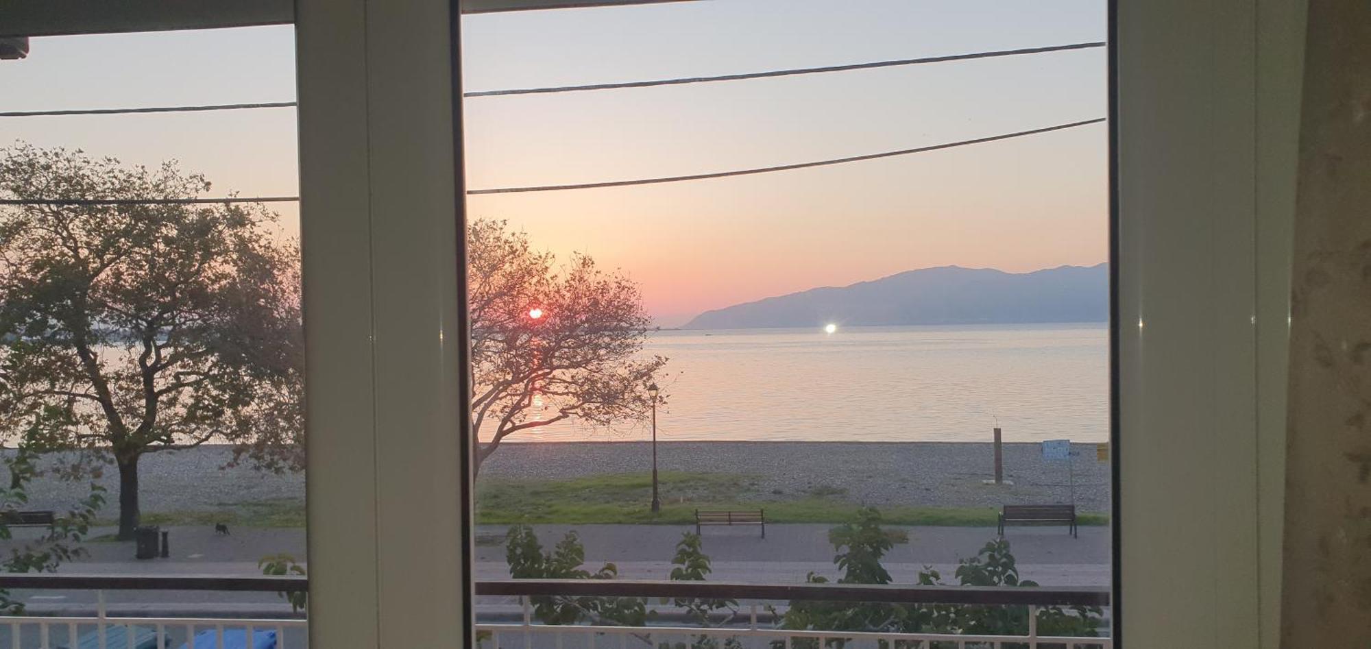Nafpaktos Beach House Sea View Apartment First Floor מראה חיצוני תמונה