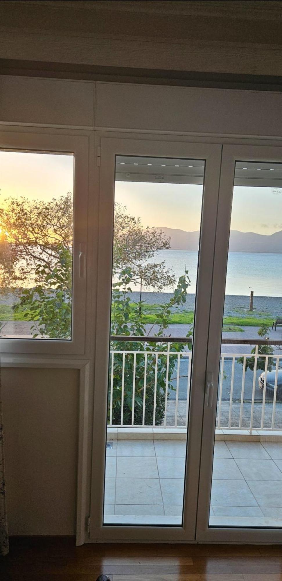 Nafpaktos Beach House Sea View Apartment First Floor מראה חיצוני תמונה