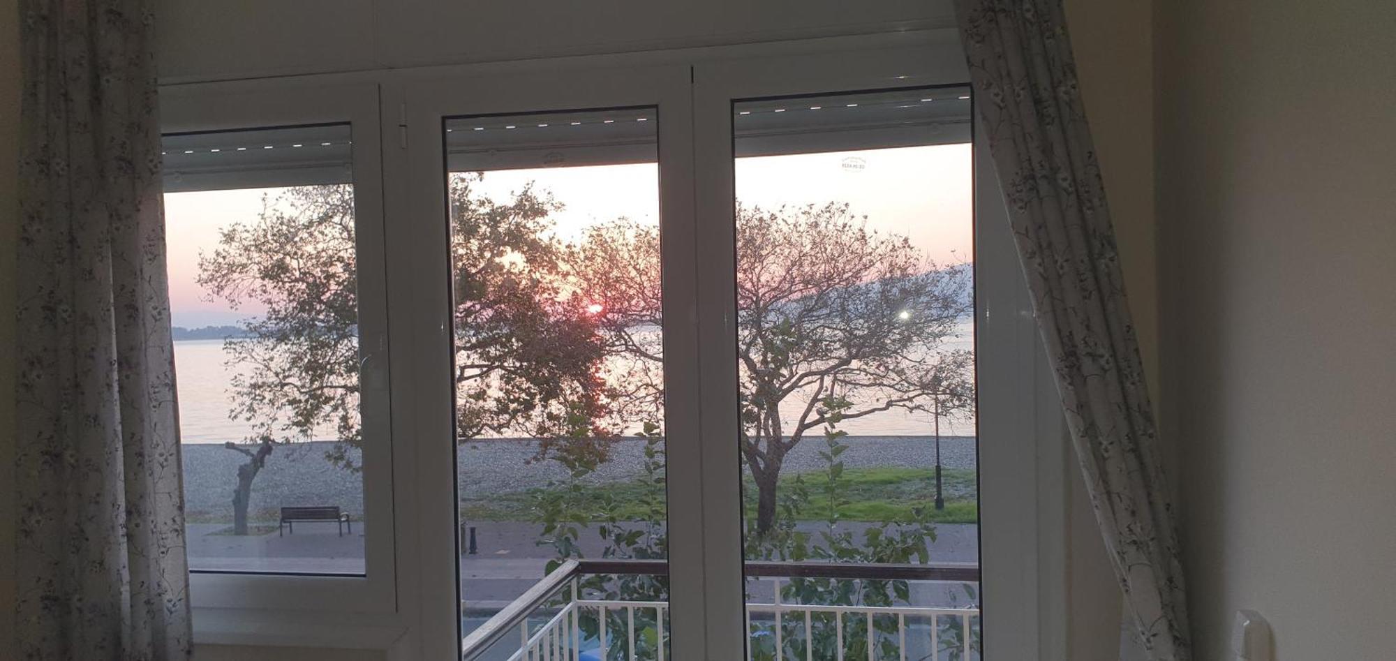 Nafpaktos Beach House Sea View Apartment First Floor מראה חיצוני תמונה